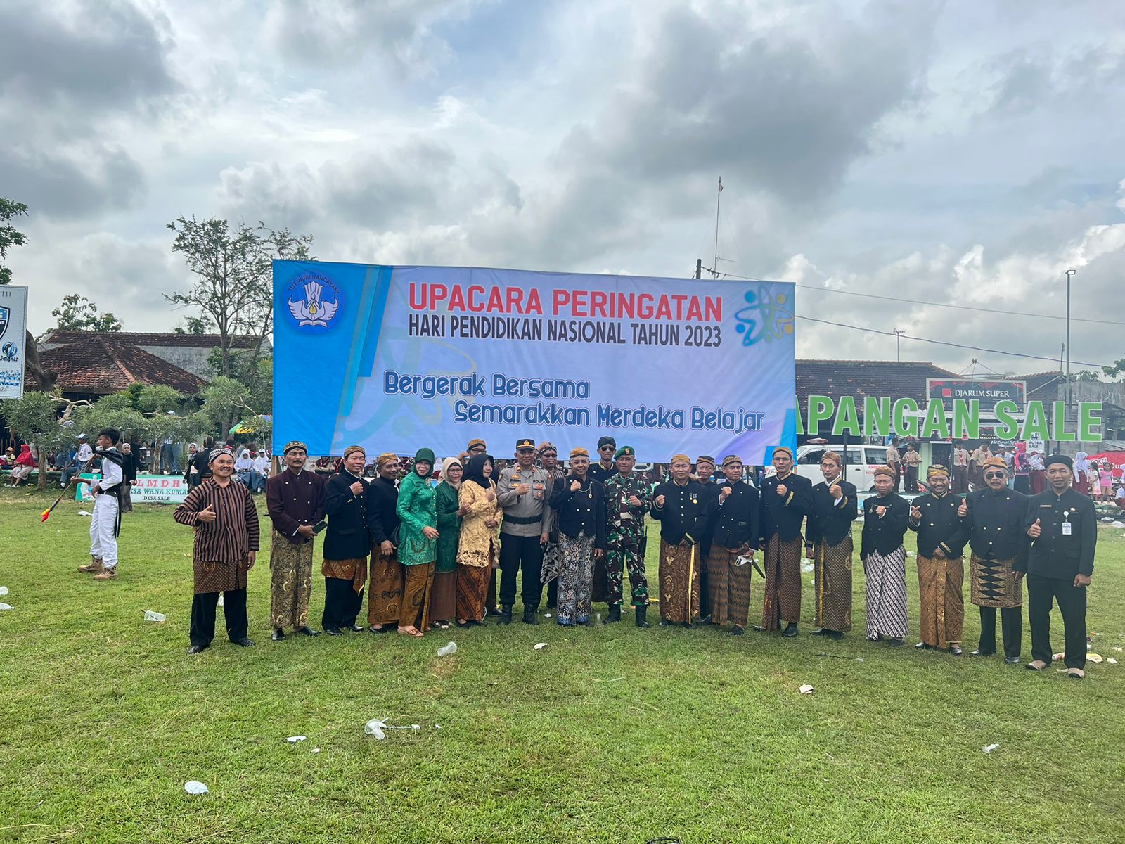 UPACARA PERINGATAN HARI PENDIDIKAN NASIONAL TAHUN 2023 DI KECAMATAN SALE