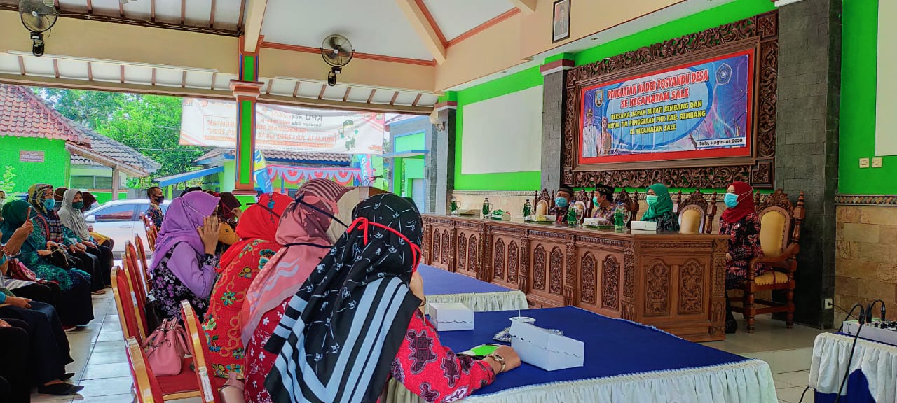 Penyerahan Batik kepada kader Posyandu Kecamatan Sale, Agustus 2020